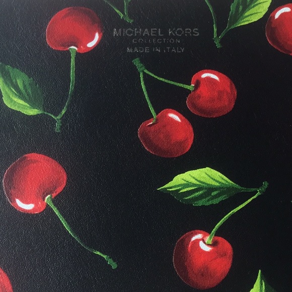 🍒MICHAEL KORS COLLECTION CHERRY LEATHER WRISTLET - Picture 5 of 10